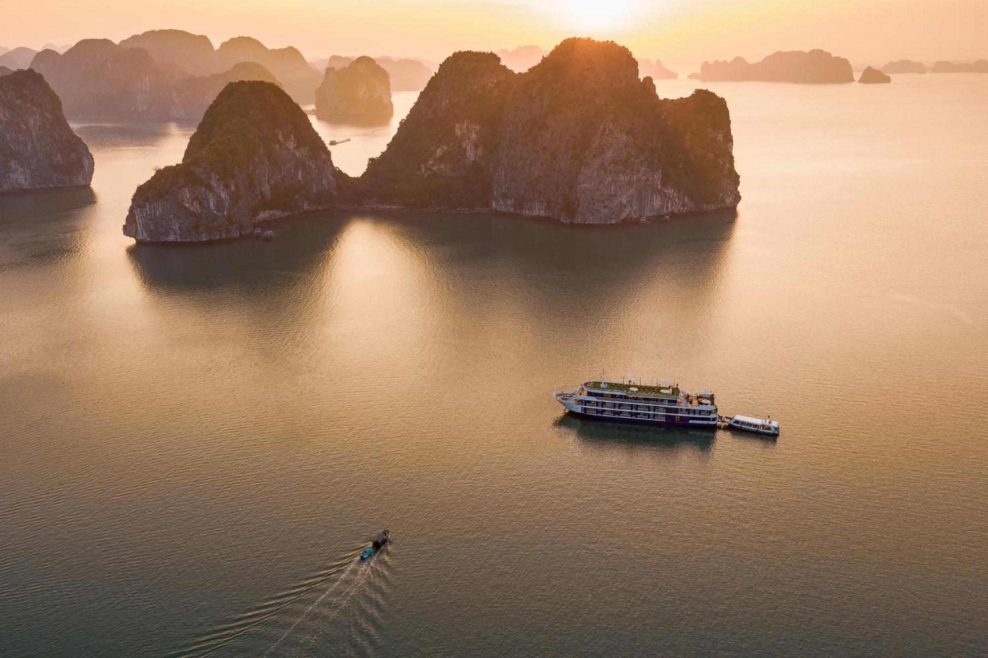 Halong Dragon Bay Cruise Hotel ฮาลอง ภายนอก รูปภาพ