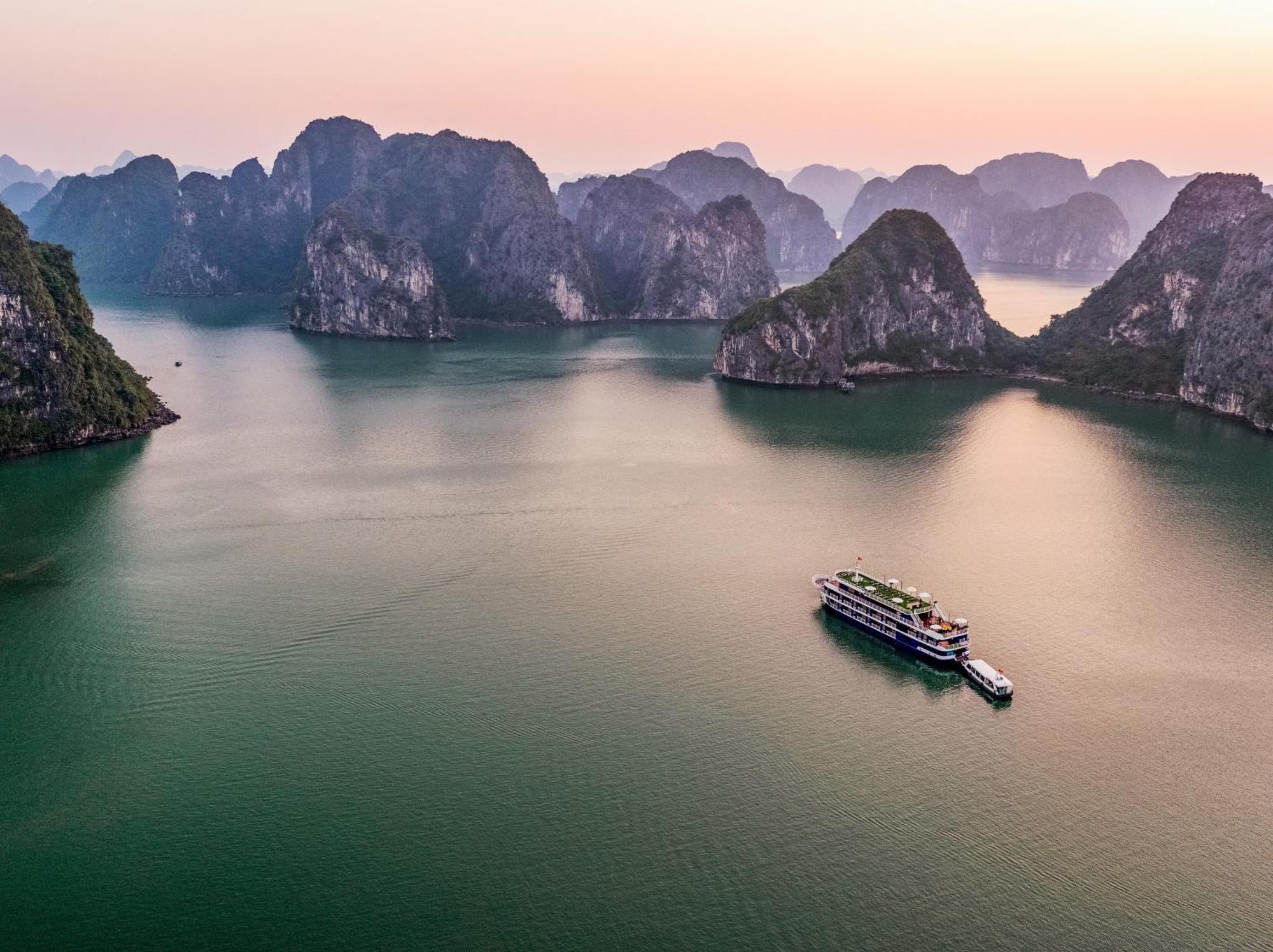 Halong Dragon Bay Cruise Hotel ฮาลอง ภายนอก รูปภาพ