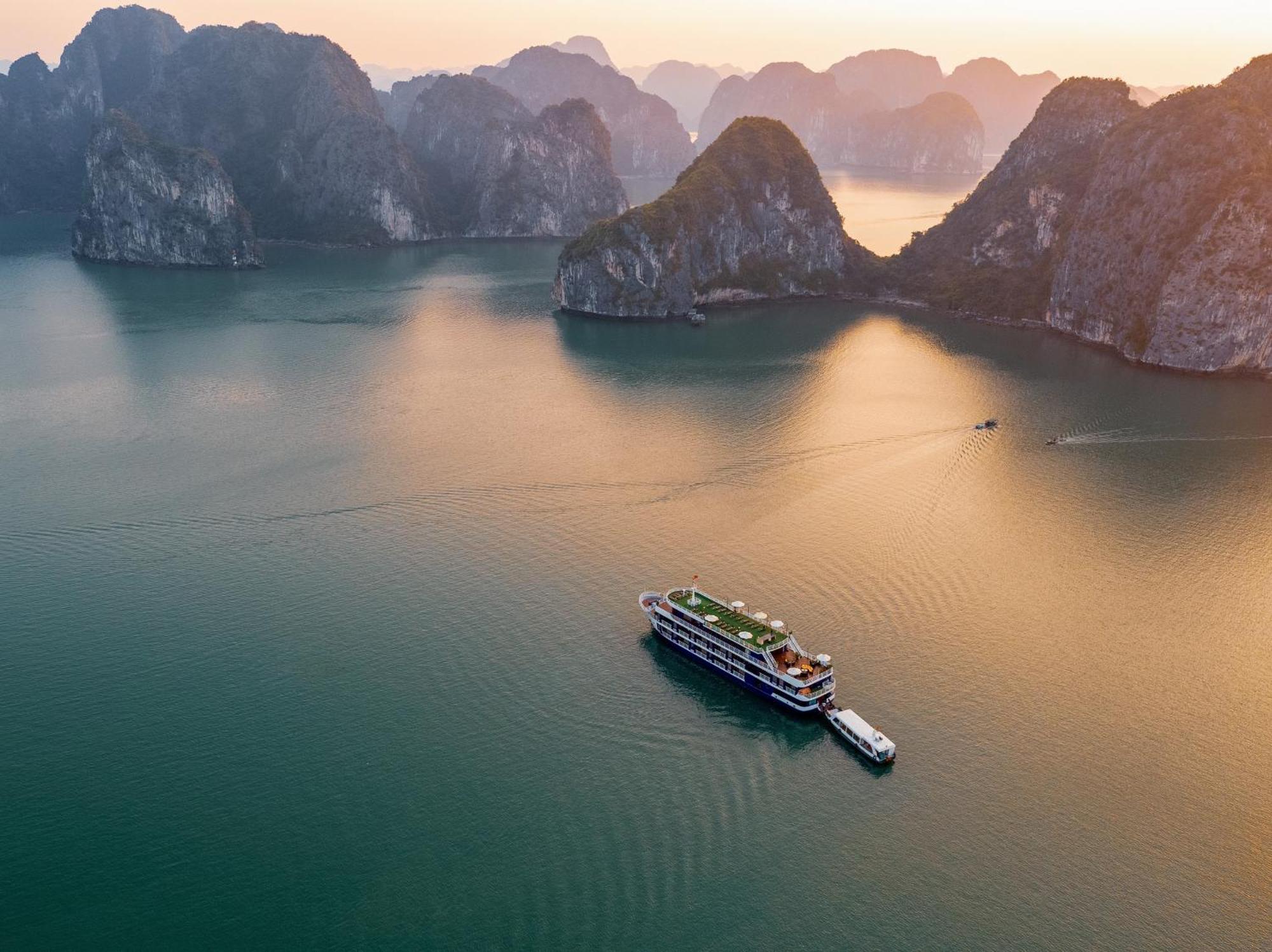 Halong Dragon Bay Cruise Hotel ฮาลอง ภายนอก รูปภาพ