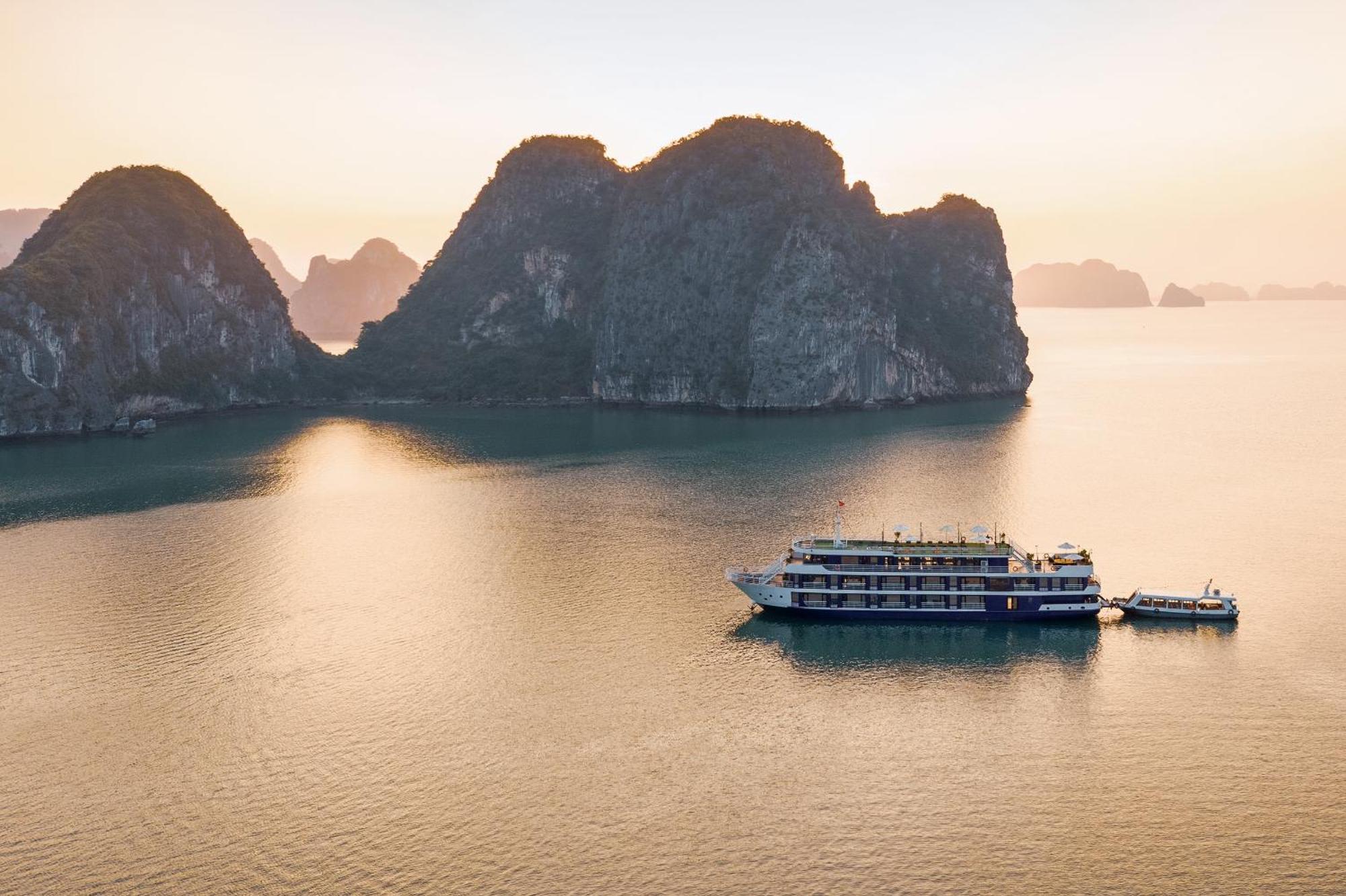 Halong Dragon Bay Cruise Hotel ฮาลอง ภายนอก รูปภาพ