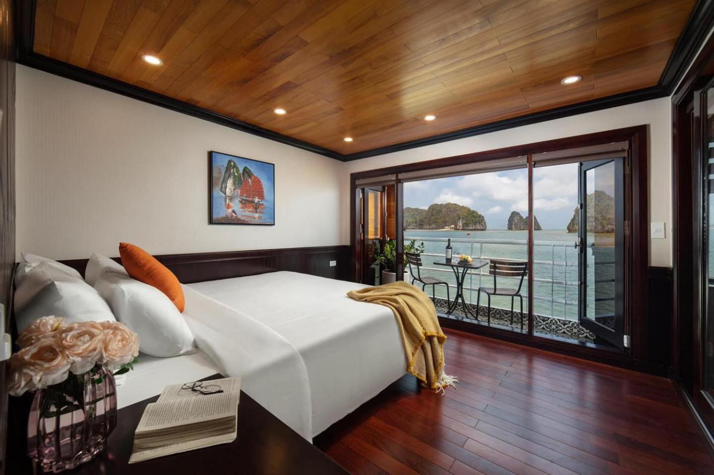 Halong Dragon Bay Cruise Hotel ฮาลอง ภายนอก รูปภาพ