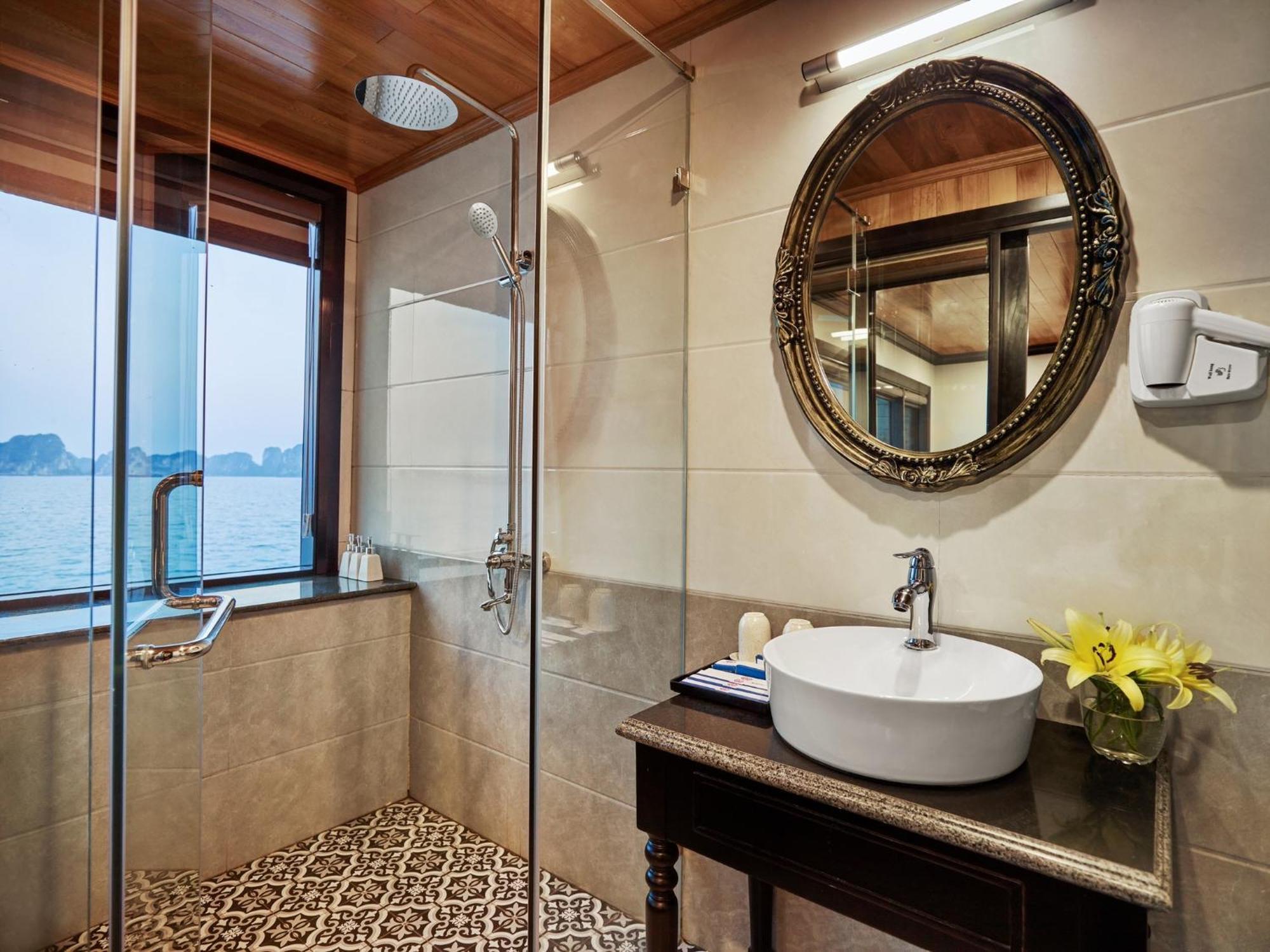Halong Dragon Bay Cruise Hotel ฮาลอง ภายนอก รูปภาพ